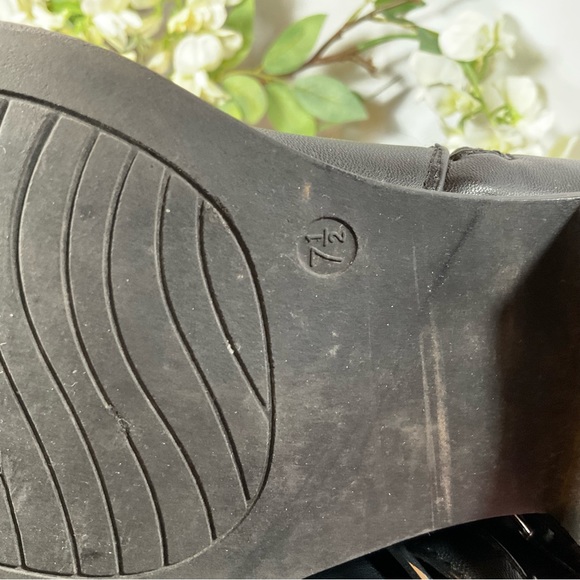 Lauren Blakwell Women’s Classic Knee-High Boots - Size 7.5, Elegantly Used - Picture 9 of 9